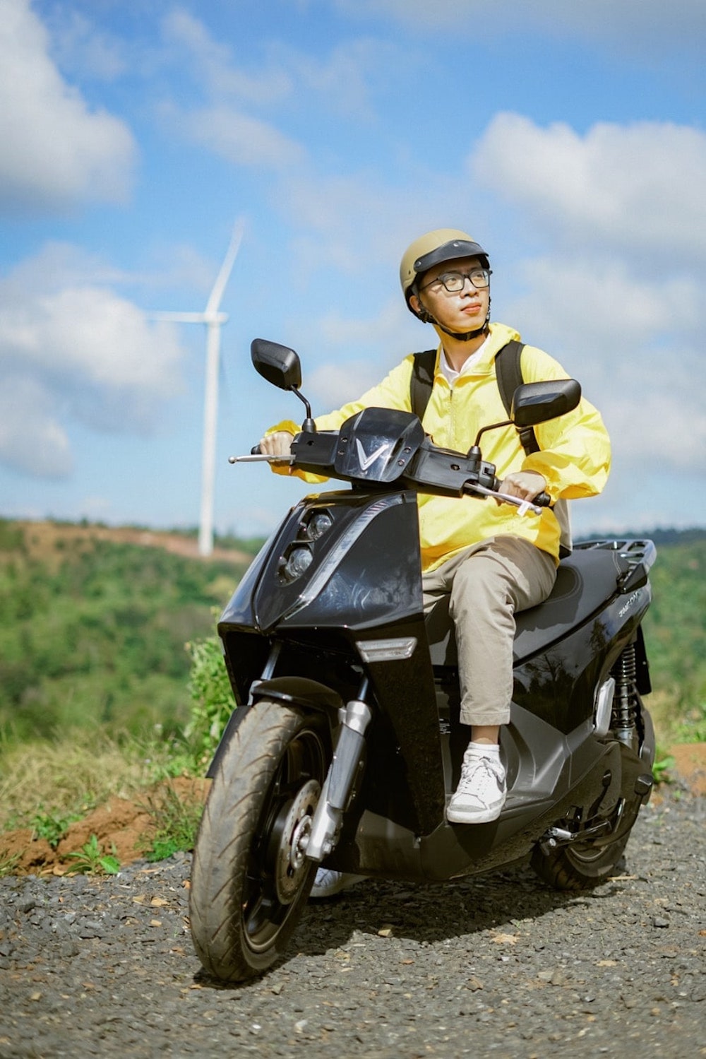 Mẫu xe máy điện màu đen